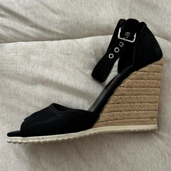 Prada wedge heel shoes 7.5 - Picture 6 of 6